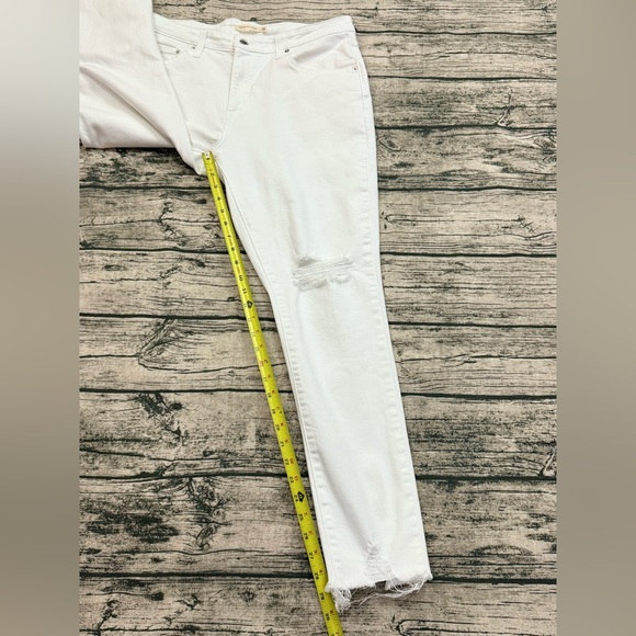 Levi's Women's 721 High Rise Skinny Jeans Raw Hem, (Distressed), Size 33x30 - Picture 3 of 16